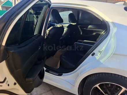 Toyota Camry 2019 года за 13 150 000 тг. в Уральск – фото 8