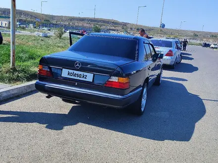 Mercedes-Benz E 220 1993 года за 2 350 000 тг. в Алматы – фото 2