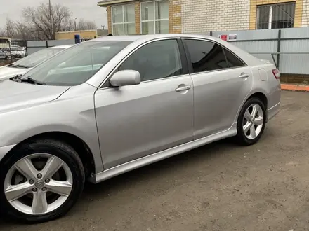 Toyota Camry 2010 года за 5 600 000 тг. в Уральск – фото 2