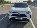 Toyota RAV4 2021 года за 13 900 000 тг. в Шымкент