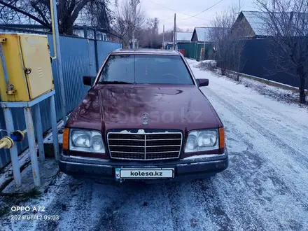 Mercedes-Benz E 230 1992 года за 1 100 000 тг. в Талдыкорган