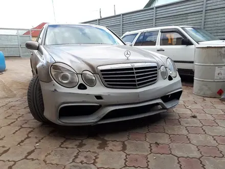 Тюнинг передний бампер Prior Design для w211 Mercedes Benz за 130 000 тг. в Алматы – фото 15