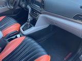 Hyundai Elantra 2018 года за 7 550 000 тг. в Актобе – фото 2