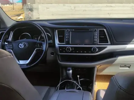 Toyota Highlander 2018 года за 17 000 000 тг. в Актобе – фото 4
