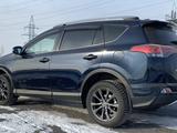 Toyota RAV4 2019 года за 15 700 000 тг. в Астана – фото 2