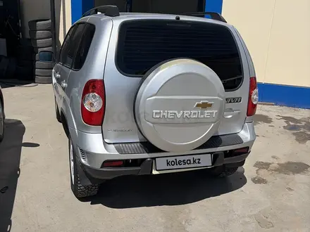 Chevrolet Niva 2013 года за 3 400 000 тг. в Атырау – фото 2