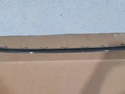 Хром на передний бампер Киа К7 за 35 000 тг. в Алматы
