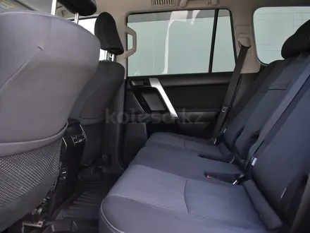 Toyota Land Cruiser Prado 2018 года за 17 450 000 тг. в Атырау – фото 16
