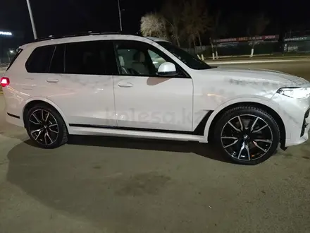 BMW X7 2021 года за 45 500 000 тг. в Уральск – фото 3