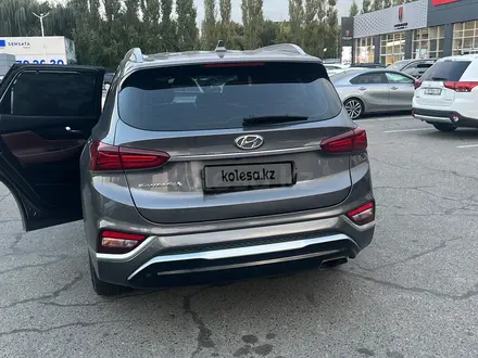 Hyundai Santa Fe 2019 года за 14 500 000 тг. в Талдыкорган – фото 3