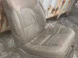 Кожаные сидения на Крайслер Вояжер за 90 000 тг. в Караганда – фото 2
