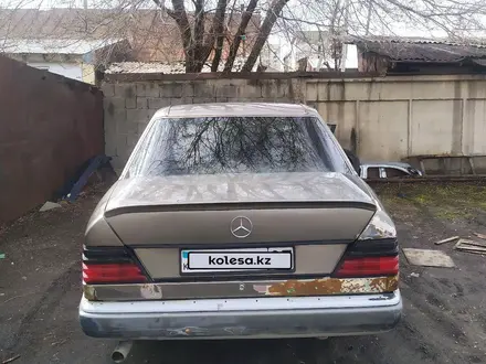Mercedes-Benz E 230 1990 года за 1 150 000 тг. в Талдыкорган