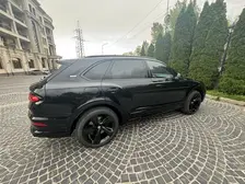 Bentley Bentayga, 2022