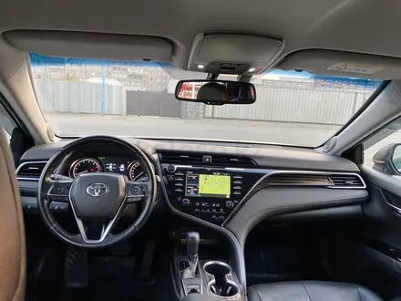 Toyota Camry 2018 года за 15 200 000 тг. в Семей – фото 11