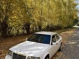 Mercedes-Benz E 220 1994 года за 2 000 000 тг. в Алматы – фото 2