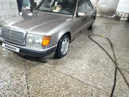 Mercedes-Benz E 230 1992 года за 1 200 000 тг. в Павлодар – фото 12