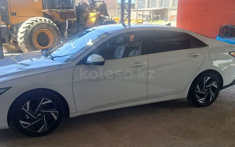 Hyundai Elantra 2023 года за 6 800 000 тг. в Шымкент