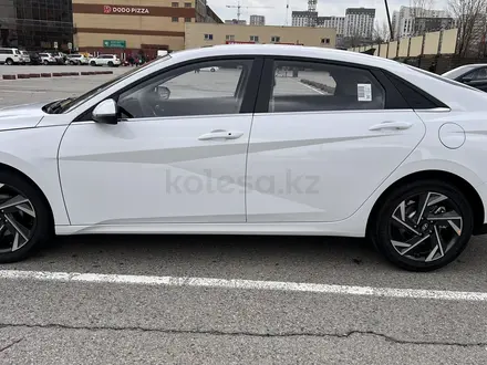 Hyundai Elantra 2024 года за 9 250 000 тг. в Караганда – фото 2