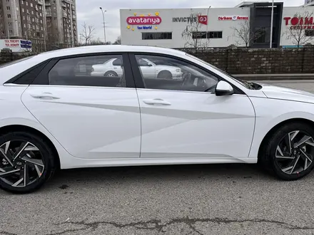 Hyundai Elantra 2024 года за 9 250 000 тг. в Караганда – фото 6