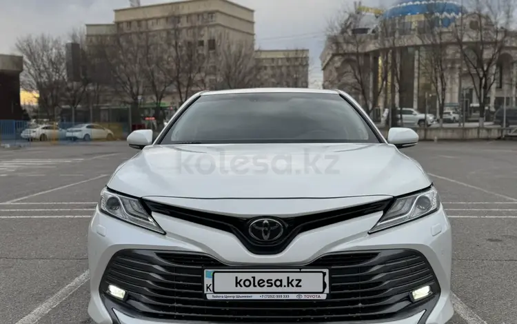 Toyota Camry 2019 года за 15 100 000 тг. в Шымкент