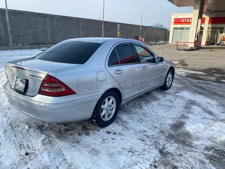 Mercedes-Benz C 180 2002 года за 2 400 000 тг. в Конаев (Капшагай) – фото 23