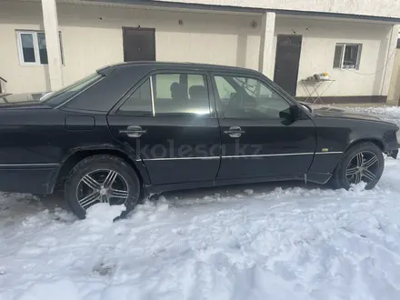 Mercedes-Benz E 220 1994 года за 1 000 000 тг. в Алматы – фото 5