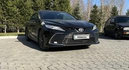 Toyota Camry 2021 года за 16 200 000 тг. в Усть-Каменогорск – фото 2