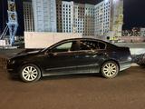 Volkswagen Passat 2006 года за 2 200 000 тг. в Астана – фото 4