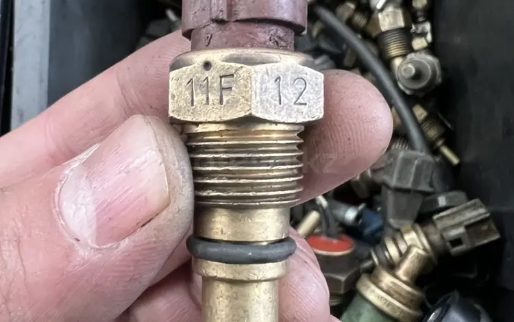 Привозной оригинал датчик температуры 2JZ TOYOTA LEXUS за 2 000 тг. в Алматы