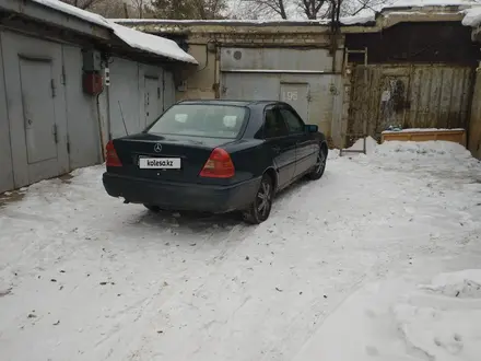 Mercedes-Benz C 180 1995 года за 2 000 000 тг. в Павлодар – фото 2