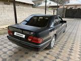 Mercedes-Benz E 230 1997 года за 2 850 000 тг. в Шымкент – фото 3