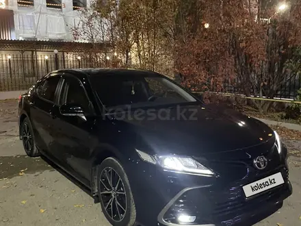 Toyota Camry 2021 года за 15 000 000 тг. в Усть-Каменогорск – фото 3