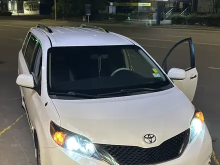 Toyota Sienna 2013 года за 10 500 000 тг. в Актау