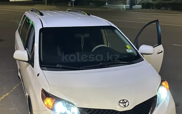 Toyota Sienna 2013 года за 10 500 000 тг. в Актау