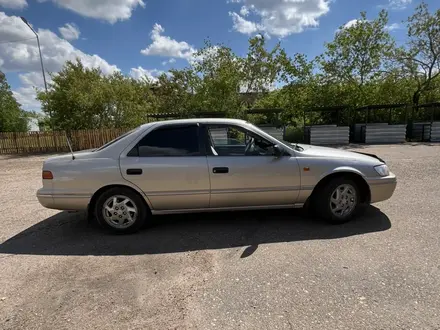 Toyota Camry 1999 года за 3 200 000 тг. в Астана – фото 20