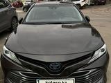 Toyota Camry 2019 года за 13 200 000 тг. в Алматы – фото 2