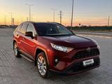 Toyota RAV4 2019 года за 8 800 000 тг. в Актау