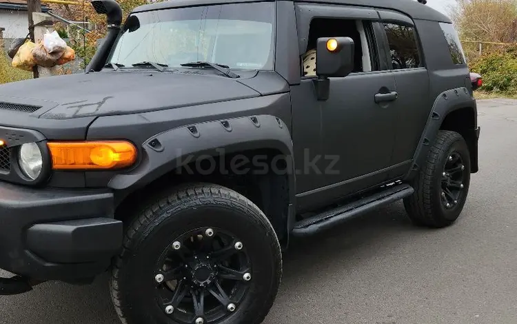 Toyota FJ Cruiser 2007 годаfor14 000 000 тг. в Алматы