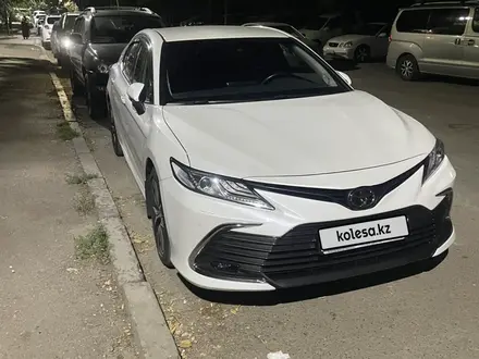 Toyota Camry 2021 года за 15 800 000 тг. в Шымкент