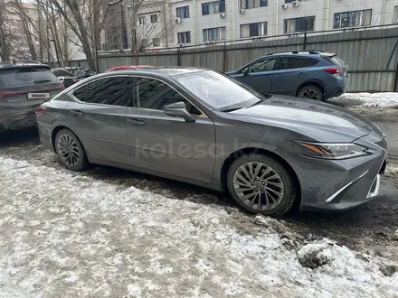 Lexus ES 300h 2019 года за 25 000 000 тг. в Шымкент – фото 2