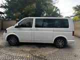 Volkswagen Multivan 2015 годаүшін15 800 000 тг. в Актобе – фото 4