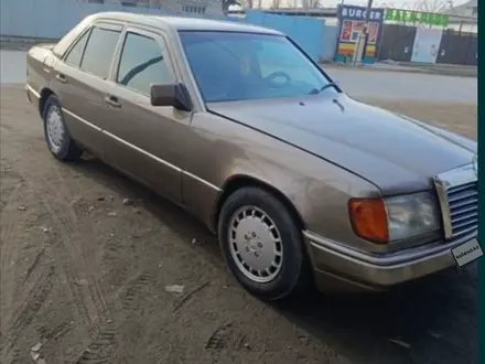 Mercedes-Benz E 230 1990 года за 1 200 000 тг. в Талдыкорган