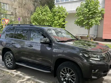 Toyota Land Cruiser Prado 2019 года за 27 900 000 тг. в Алматы – фото 3