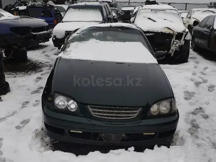 Toyota Avensis 1999 года за 852 588 тг. в Актобе