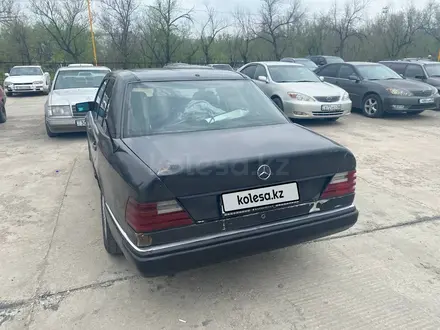 Mercedes-Benz E 250 1985 года за 800 000 тг. в Тараз – фото 3