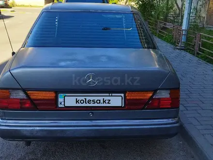 Mercedes-Benz E 230 1991 года за 1 700 000 тг. в Талдыкорган – фото 3