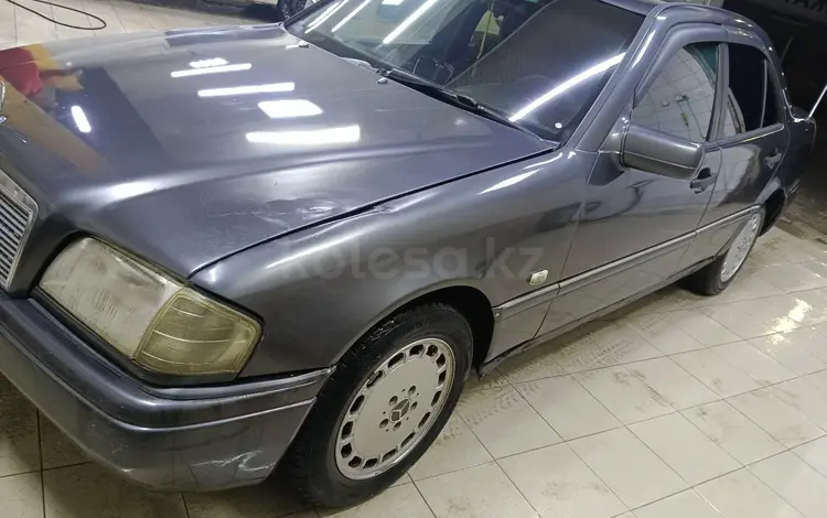 Mercedes-Benz C 180 1995 года за 1 350 000 тг. в Астана