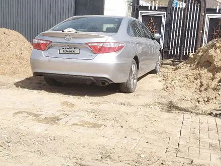 Toyota Camry 2015 года за 8 750 000 тг. в Актобе – фото 3