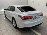 Toyota Camry 2023 года за 18 500 000 тг. в Костанай – фото 2