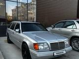 Mercedes-Benz E 220 1994 года за 2 000 000 тг. в Шымкент